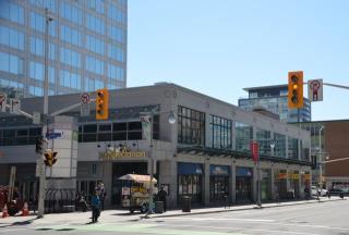 A photograph of L'Esplanade Laurier (commercial) in Ottawa, Ontario (Structure Number 005000)