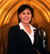L'honorable Leona Aglukkaq, C.P., députée, Ministre de la Santé
