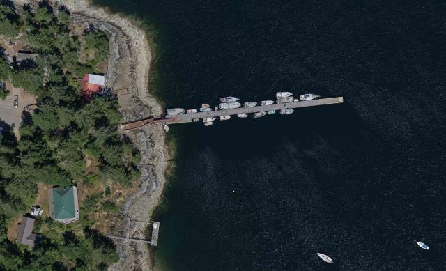 Image aérienne de Cortes, port pour petits bateaux (Colombie-Britannique)
