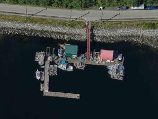 Images aériennes des ports pour petits bateaux Klemtu, Colombie-Britannique