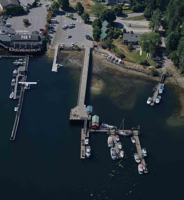 Images aériennes des ports pour petits bateaux Porpoise Bay, Colombie-Britannique