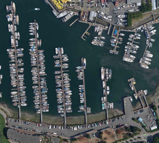 Images aériennes des ports pour petits bateaux Vancouver False Creek, Colombie-Britannique