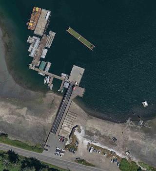 Image aérienne Fanny Bay, port pour petits bateaux (Colombie-Britannique)