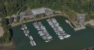 Images aériennes des ports pour petits bateaux Lander, Colombie-Britannique