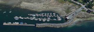 Image aérienne Ford Cove, port pour petits bateaux (Colombie-Britannique)