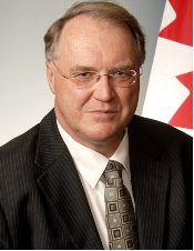Photo du Ministre du Revenu national et ministre de l’Agence de promotion économique du Canada atlantique et ministre de la porte d’entrée de l’Atlantique l’honorable Keith Ashfield, C.P., député