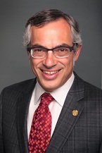 Photographie de l'honorable Tony Clement, président du Conseil du Trésor et ministre de l'Initiative fédérale du développement économique dans le Nord de l'Ontario